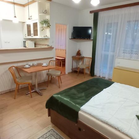 Londira Apartman เฮวิซ ภายนอก รูปภาพ