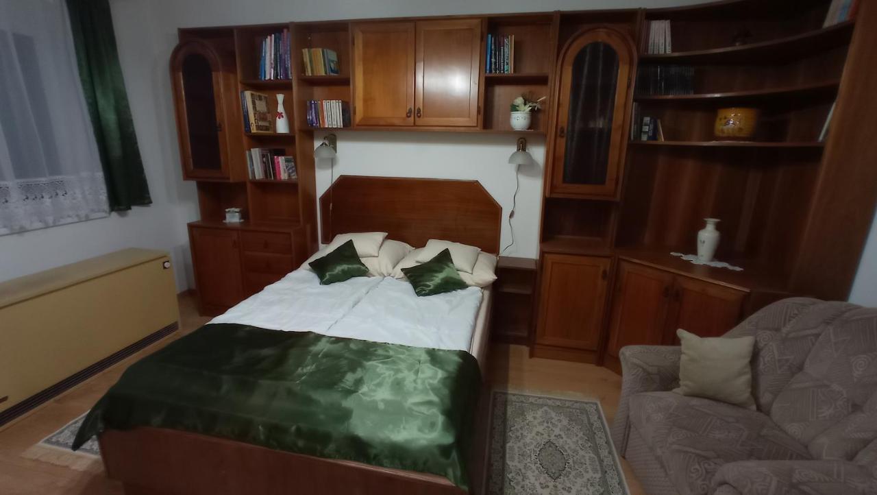 Londira Apartman เฮวิซ ภายนอก รูปภาพ