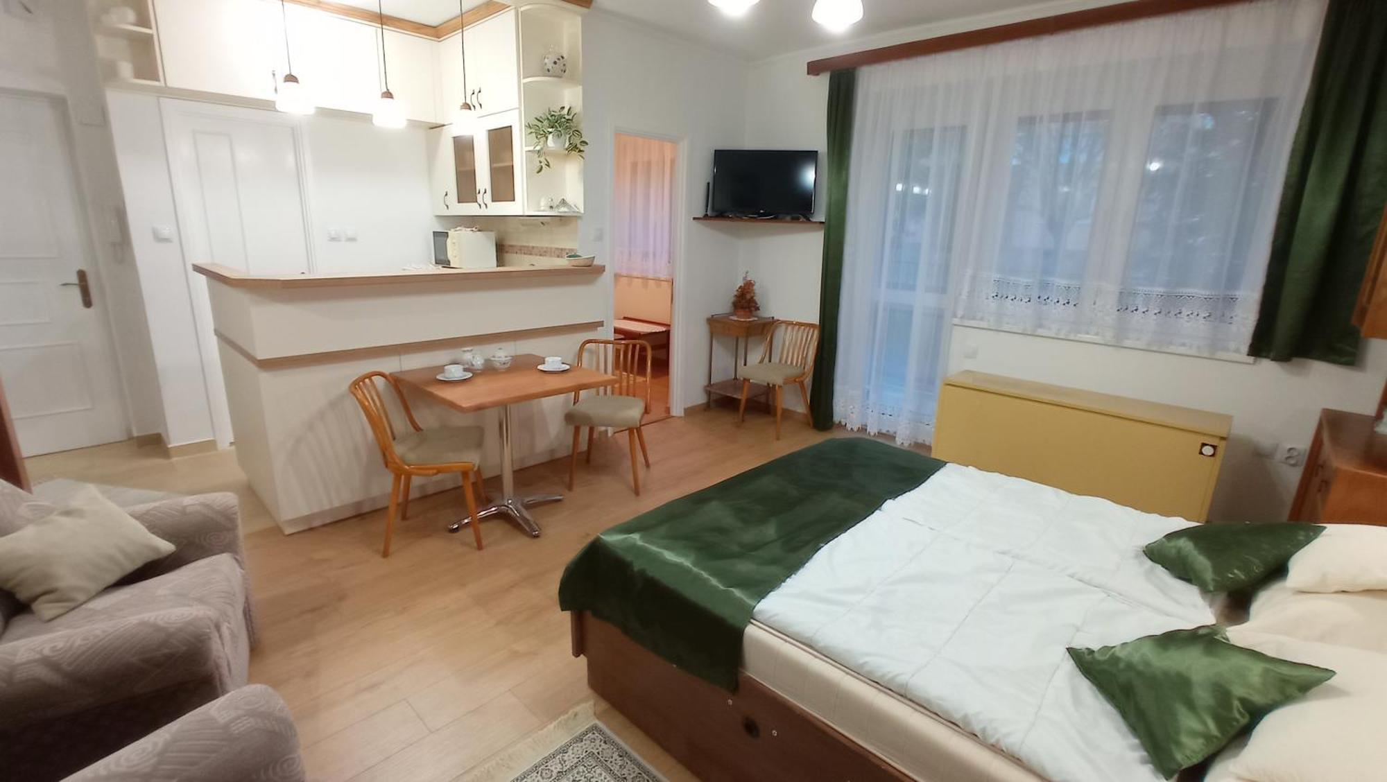 Londira Apartman เฮวิซ ภายนอก รูปภาพ